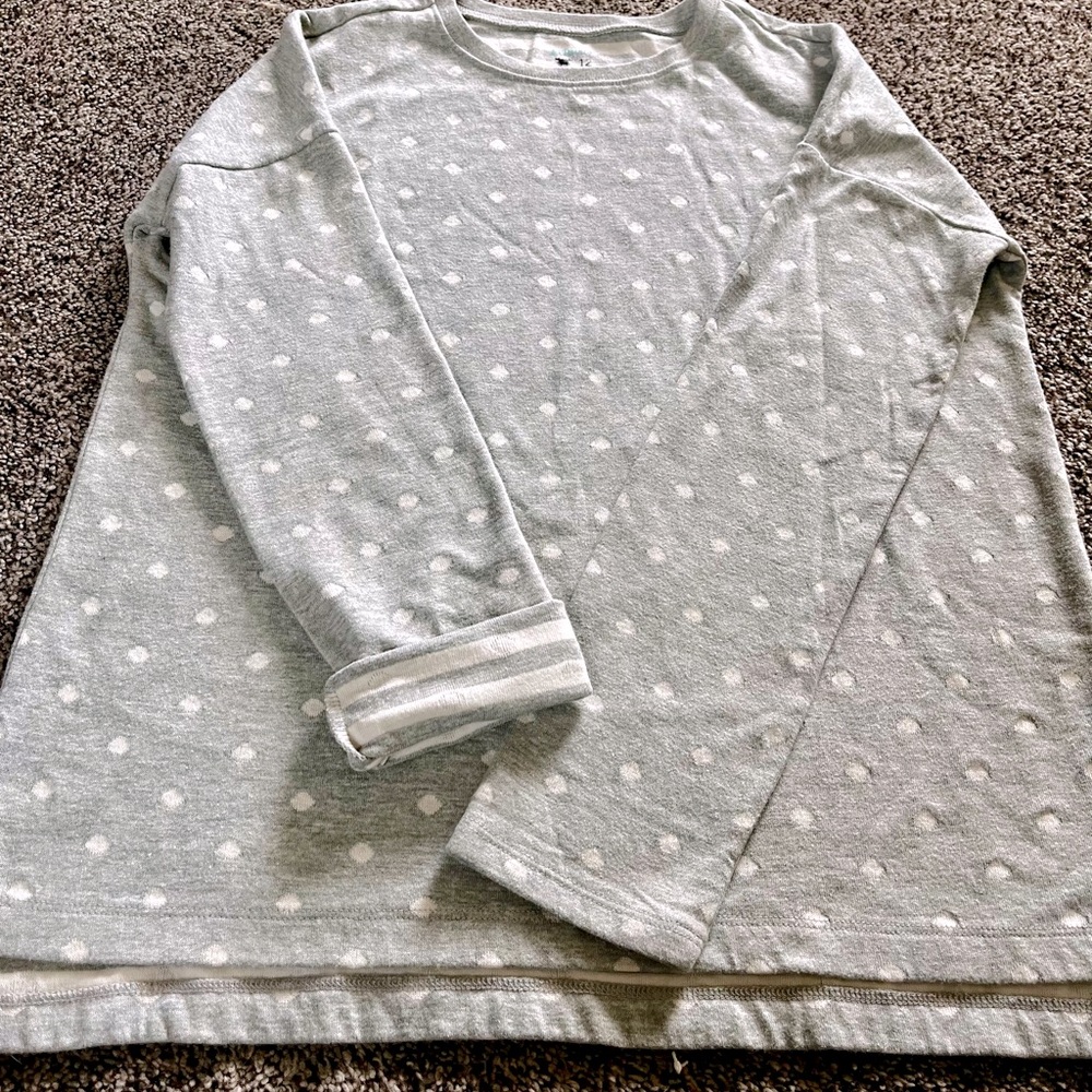 Kids gray and white pullover top